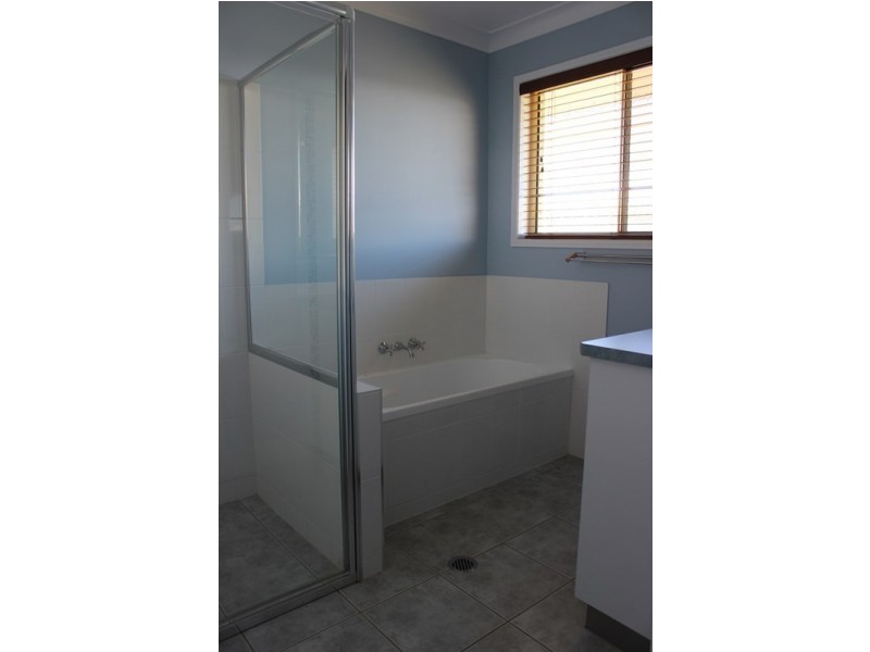 11 Edna Street, Roma QLD 4455