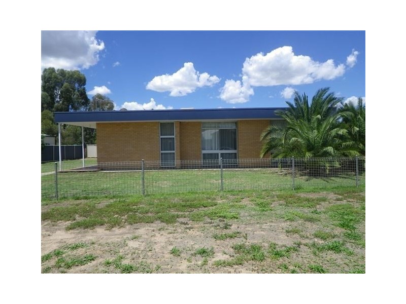 2 Nightingale Street, Roma QLD 4455