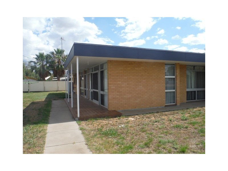 2 Nightingale Street, Roma QLD 4455