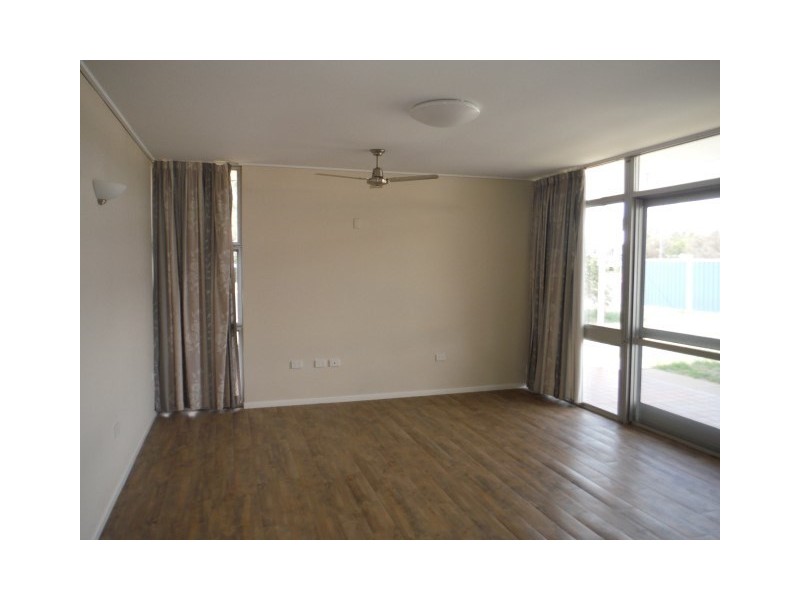 2 Nightingale Street, Roma QLD 4455