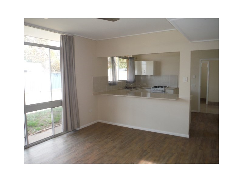 2 Nightingale Street, Roma QLD 4455