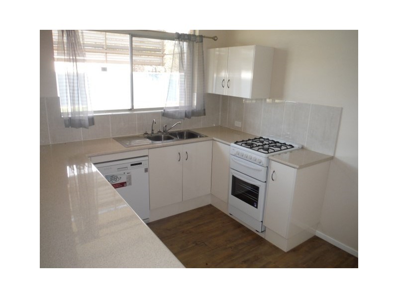 2 Nightingale Street, Roma QLD 4455