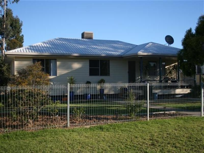 8 Derry Street, Roma QLD 4455