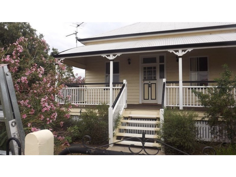 7 Alfred Street, Roma QLD 4455