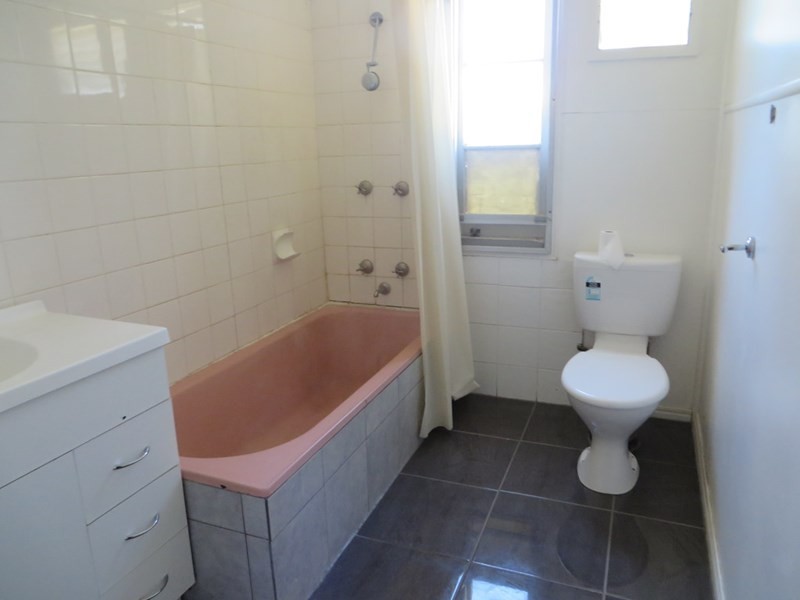 18 Hunter Street, Roma QLD 4455