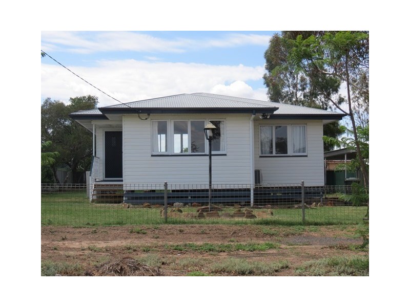 128 Currey Street, Roma QLD 4455