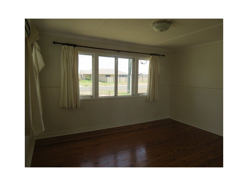 128 Currey Street, Roma QLD 4455