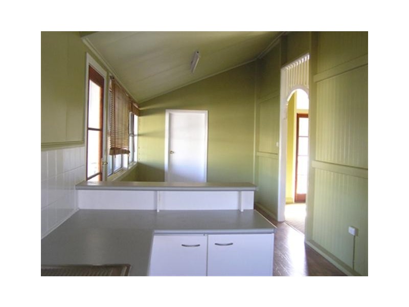 113 Currey Street, Roma QLD 4455