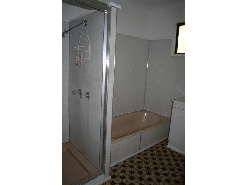 221 Edwardes Street, Roma QLD 4455