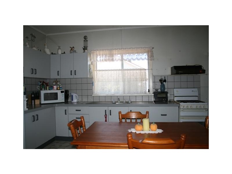 50 Twine Street, Roma QLD 4455