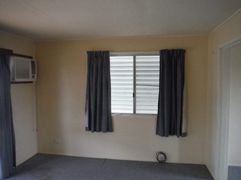 33 Chrystal Street, Roma QLD 4455