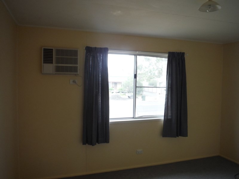 33 Chrystal Street, Roma QLD 4455