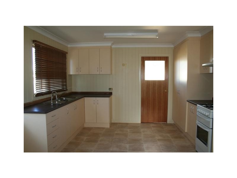 2/30 Rae Street, Roma QLD 4455