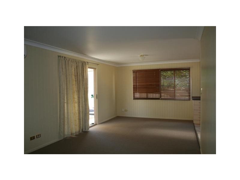 2/30 Rae Street, Roma QLD 4455