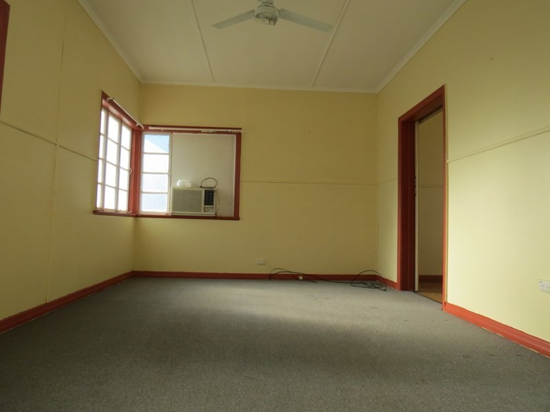 110 Arthur Street, Roma QLD 4455