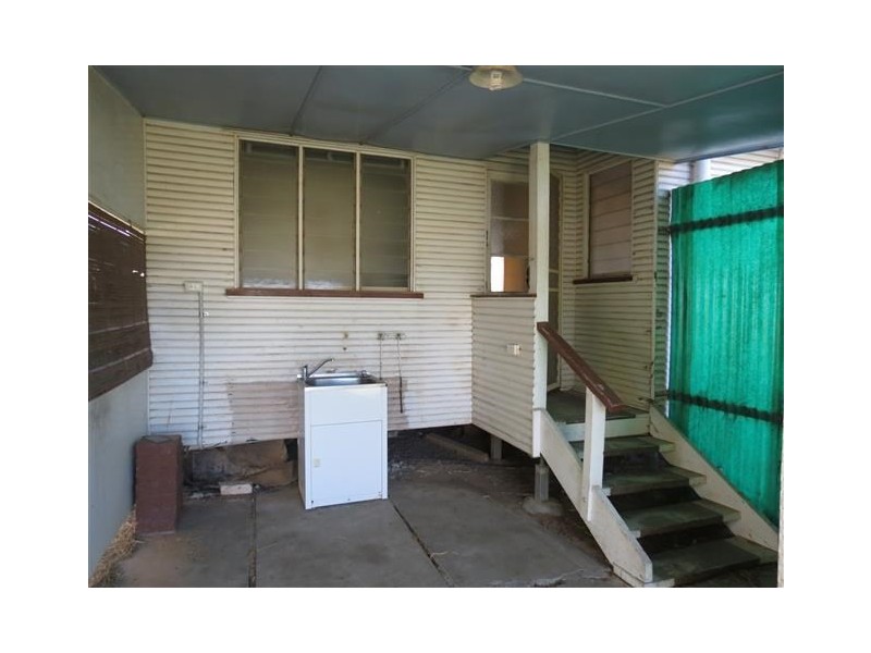 110 Arthur Street, Roma QLD 4455