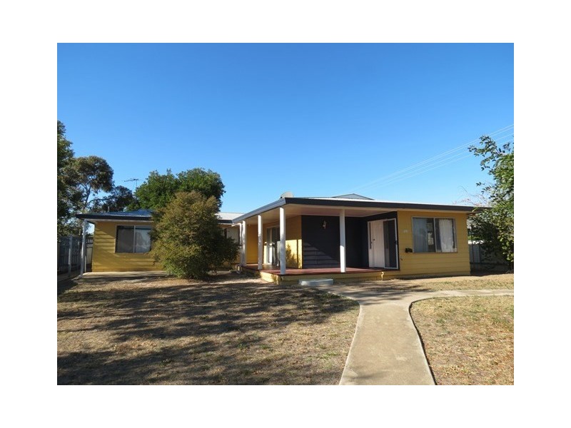 102 Miscamble Street, Roma QLD 4455