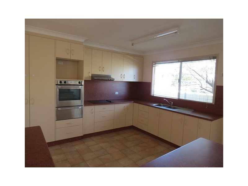 102 Miscamble Street, Roma QLD 4455