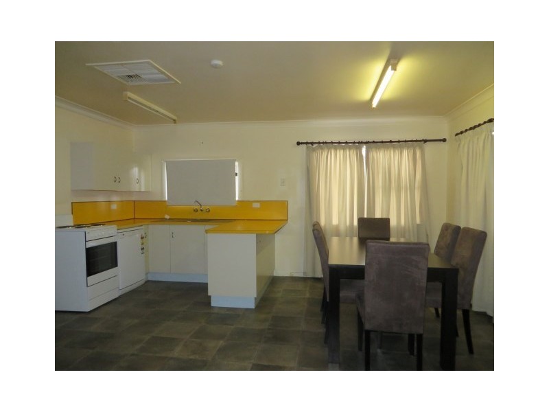 17 Lewis Street, Roma QLD 4455