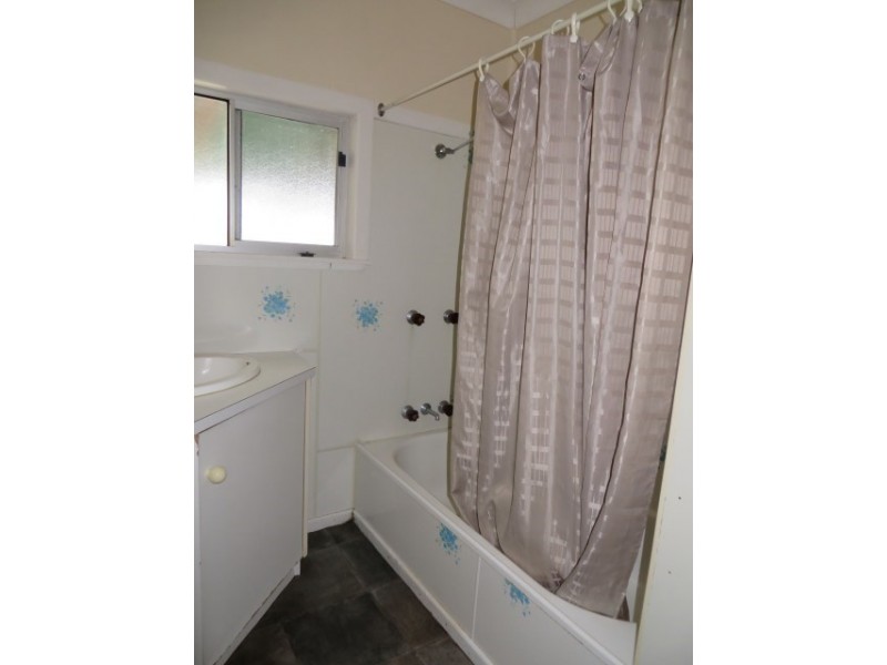 17 Lewis Street, Roma QLD 4455