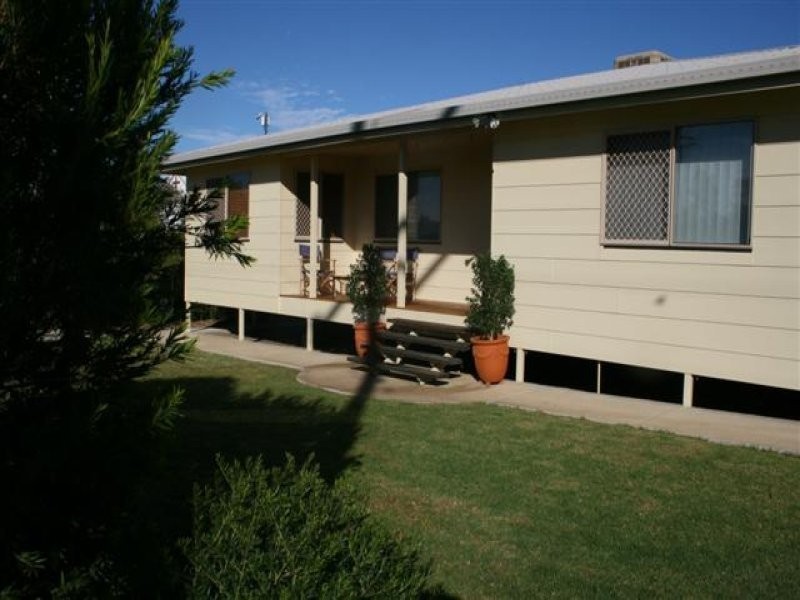 117 Currey Street, Roma QLD 4455