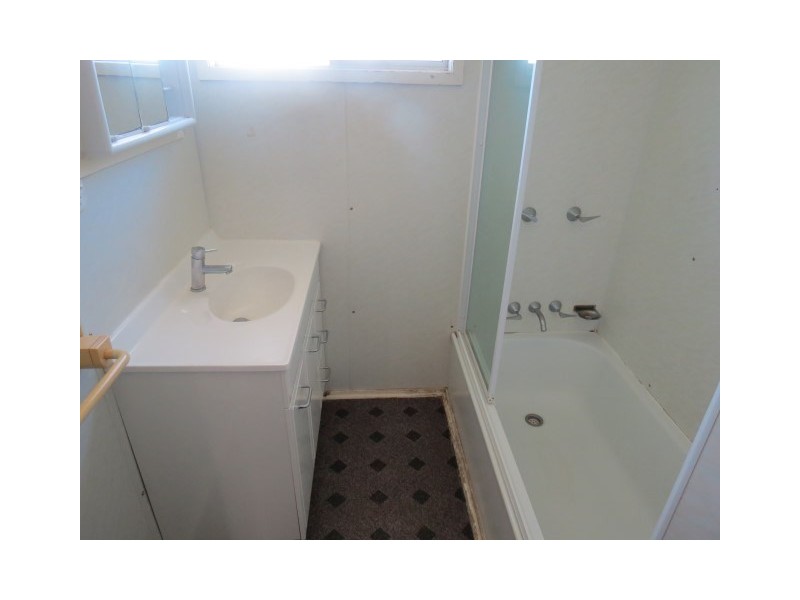 17 Chrystal Street, Roma QLD 4455