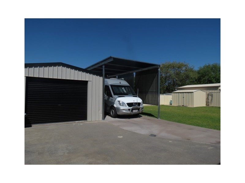 4 Courtney Street, Roma QLD 4455