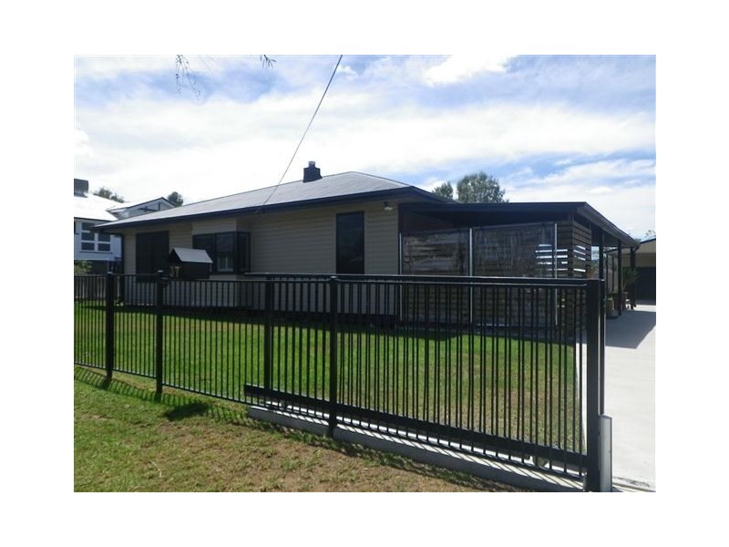 37 Bowen Street, Roma QLD 4455