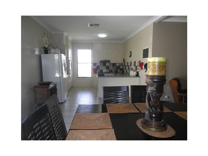 37 Bowen Street, Roma QLD 4455