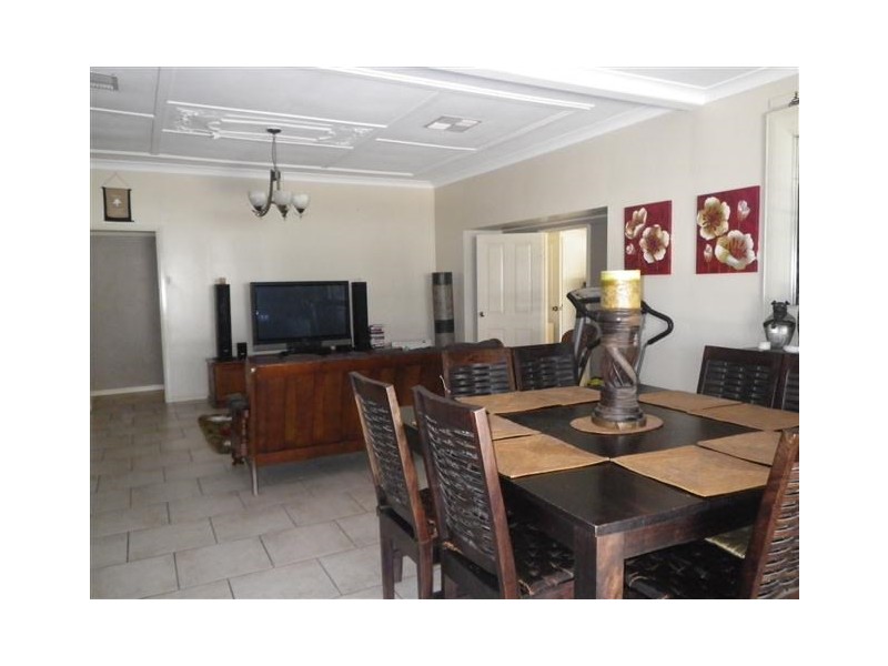 37 Bowen Street, Roma QLD 4455