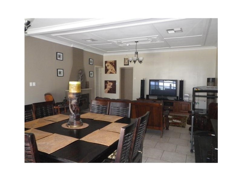 37 Bowen Street, Roma QLD 4455