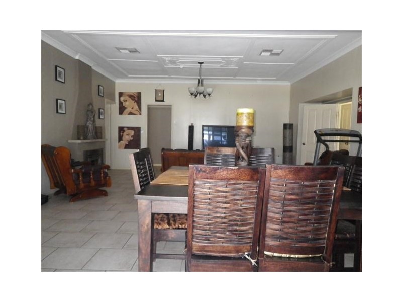 37 Bowen Street, Roma QLD 4455
