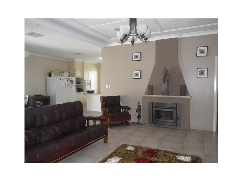 37 Bowen Street, Roma QLD 4455