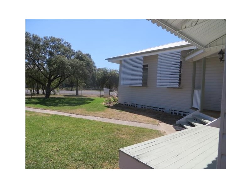 16 Twine Street, Roma QLD 4455