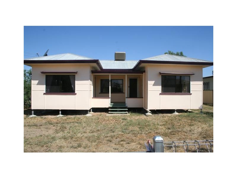 2 Saunders Street, Roma QLD 4455