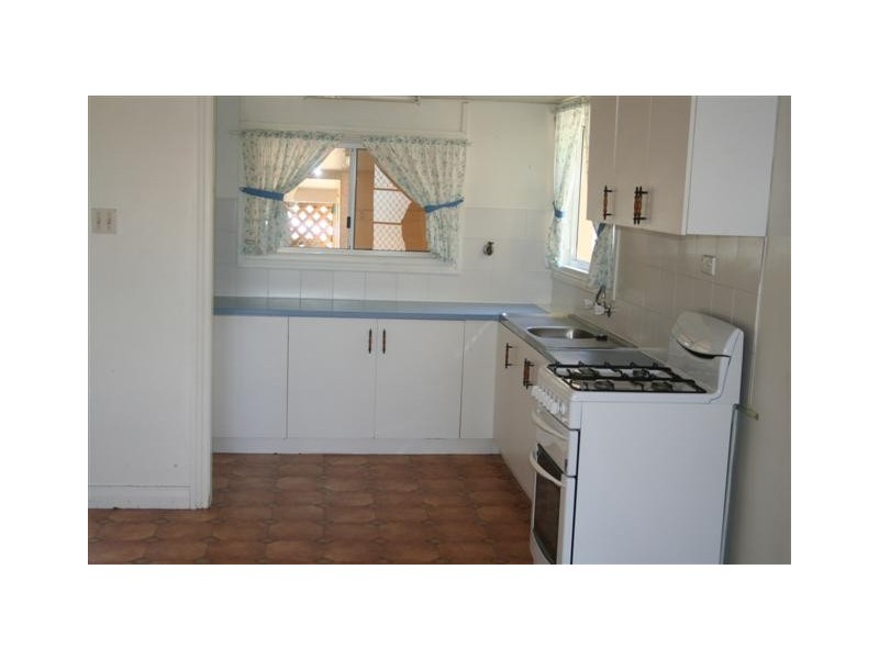 2 Saunders Street, Roma QLD 4455