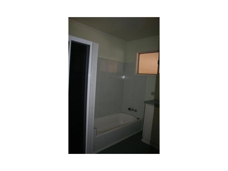 2 Elmer Street, Roma QLD 4455