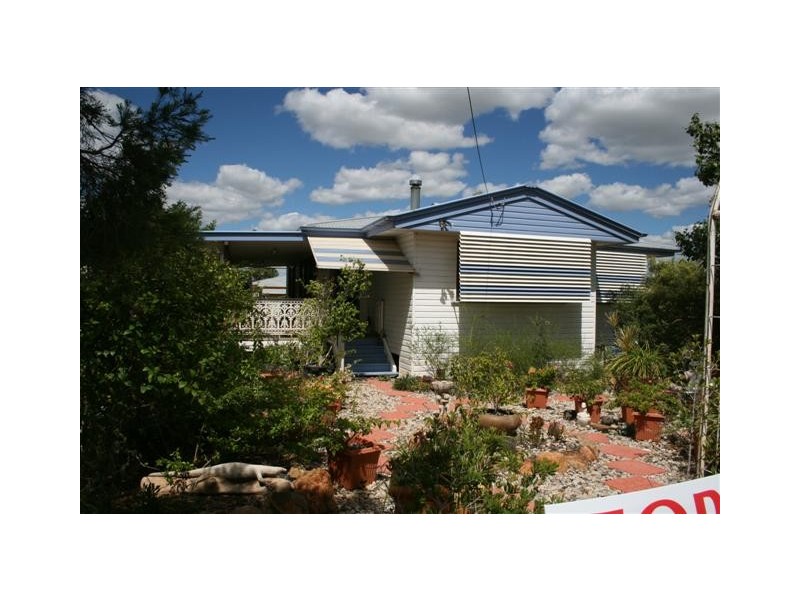 120 Currey Street, Roma QLD 4455