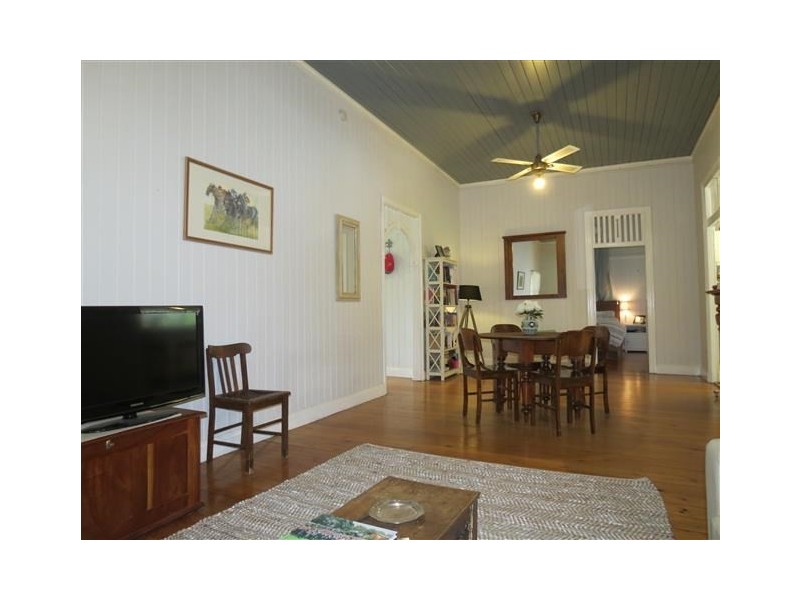 62 Raglan Street, Roma QLD 4455