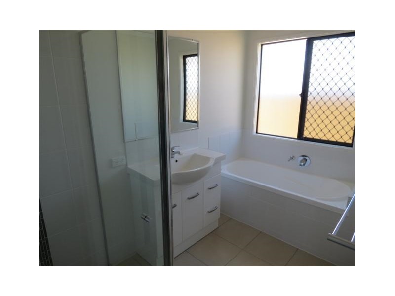 78 Currey Street, Roma QLD 4455