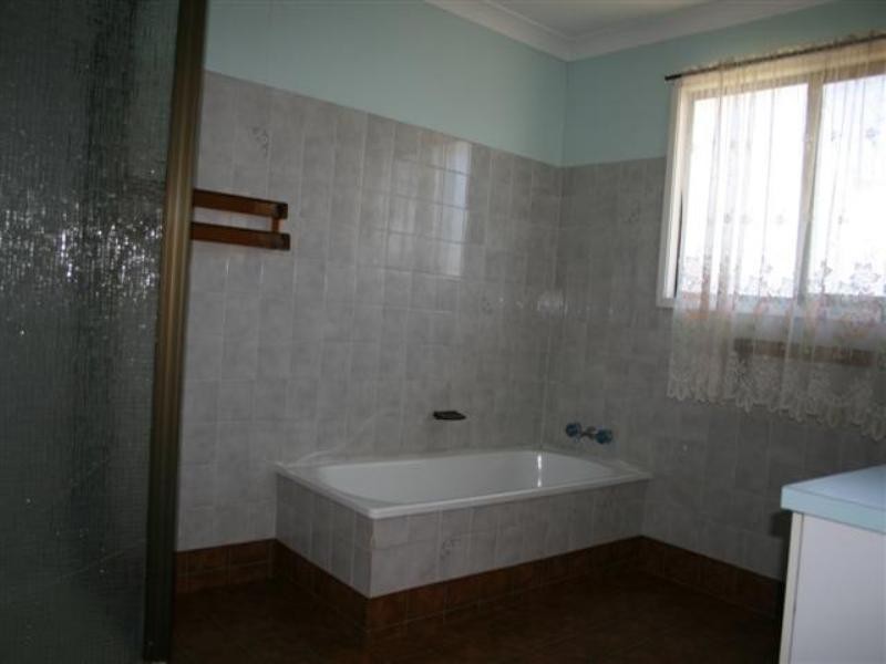 35 Spencer Street, Roma QLD 4455