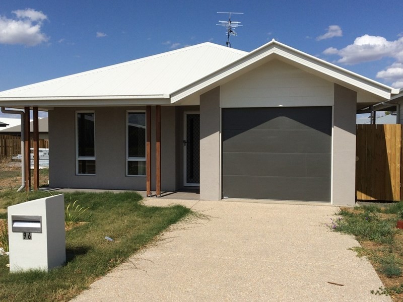 96 Currey Street, Roma QLD 4455