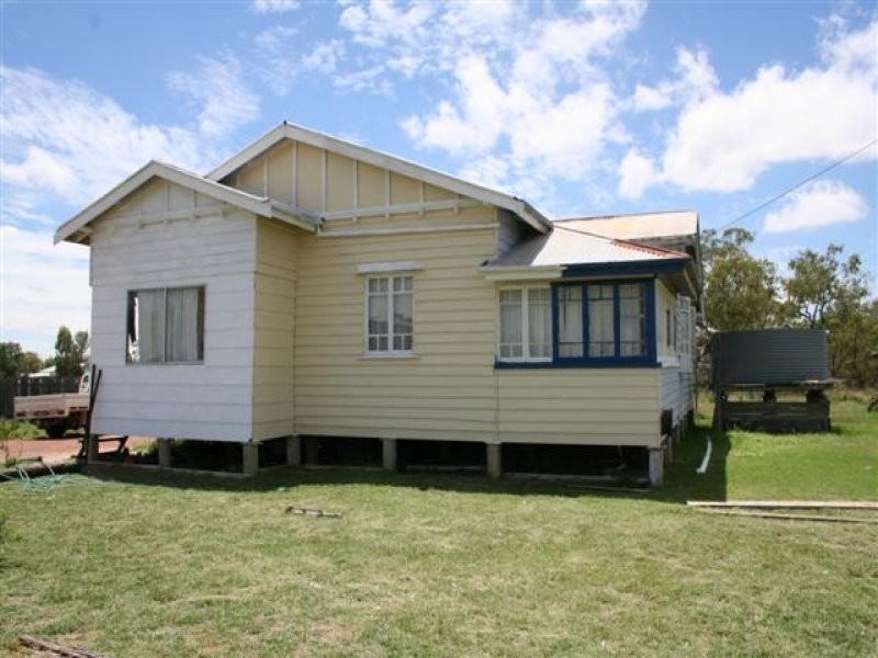 36 Perry Street, Yuleba QLD 4427