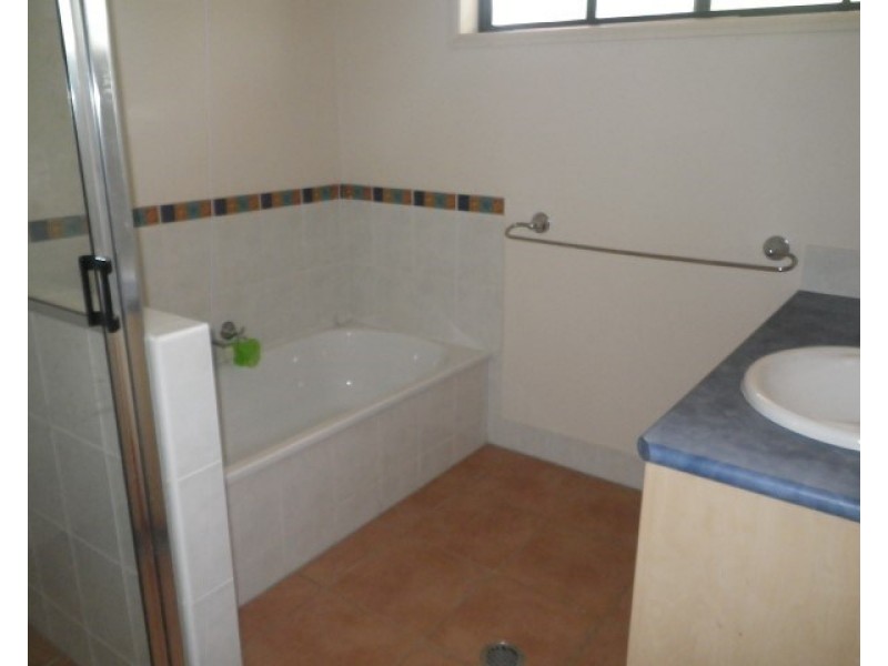 2 Felicity Court, Roma QLD 4455