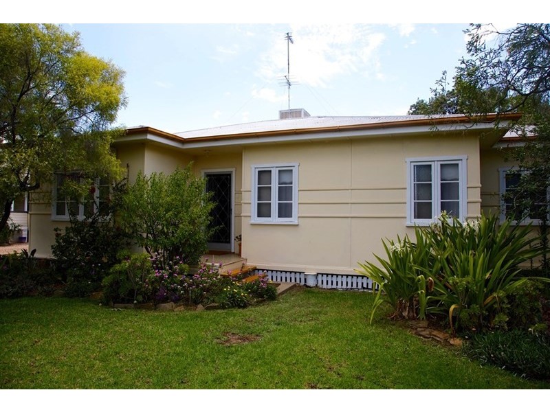 281 Edwardes Street, Roma QLD 4455