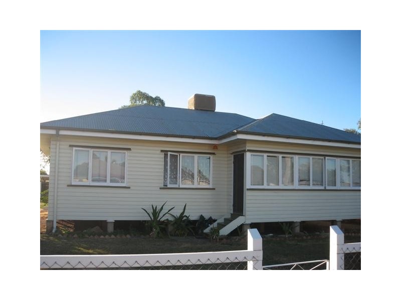 11 Saunders Street, Roma QLD 4455