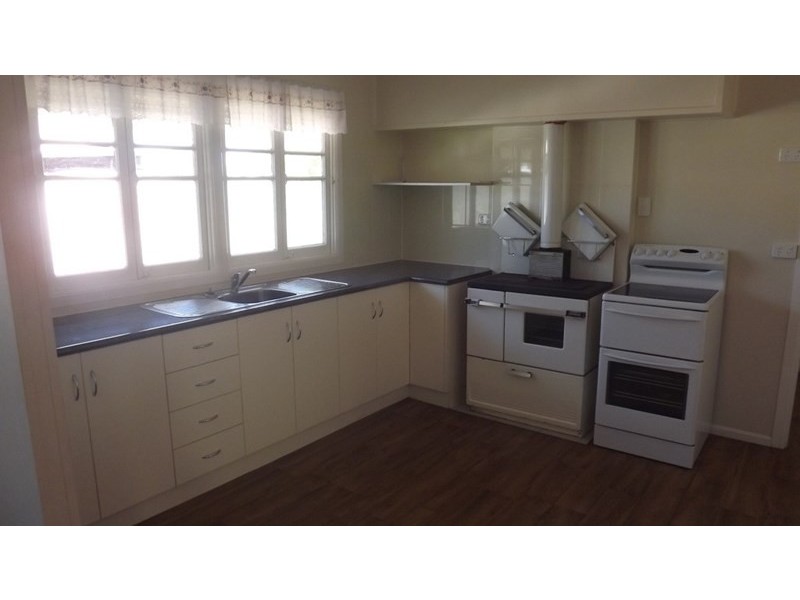 30 Charles Street, Roma QLD 4455