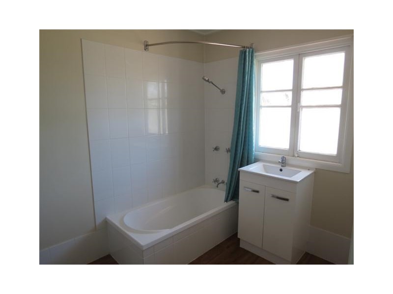 30 Charles Street, Roma QLD 4455