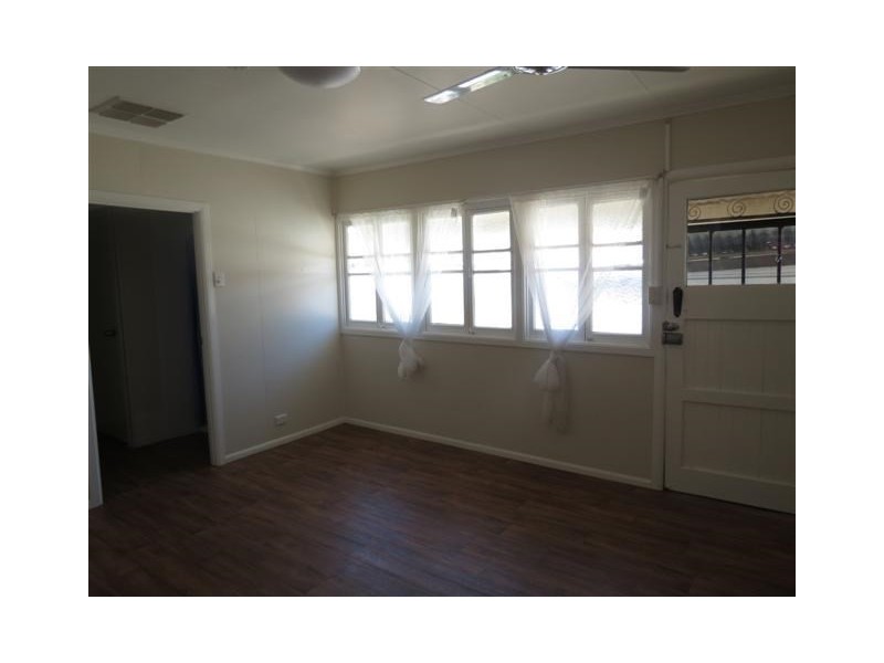 30 Charles Street, Roma QLD 4455