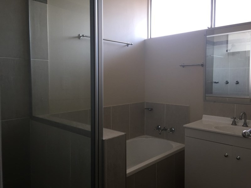 2 Nightingale Street, Roma QLD 4455